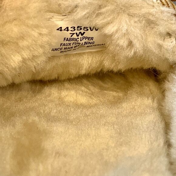 Minnetonka Cream Kaleidoscope Lodge Trapper Womens 7 Faux Fur Lined Moccasins - Picture 9 of 10